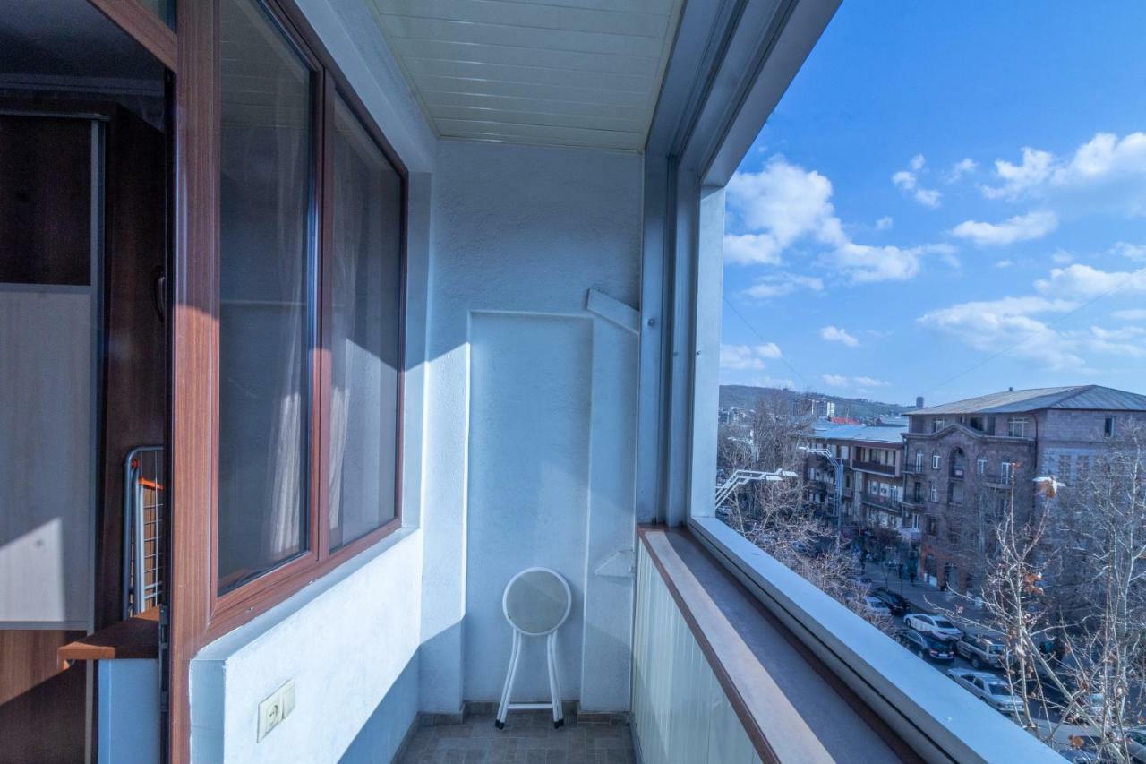 יירבאן Stay Inn Apartments On 33 Sayat-Nova Avenue מראה חיצוני תמונה