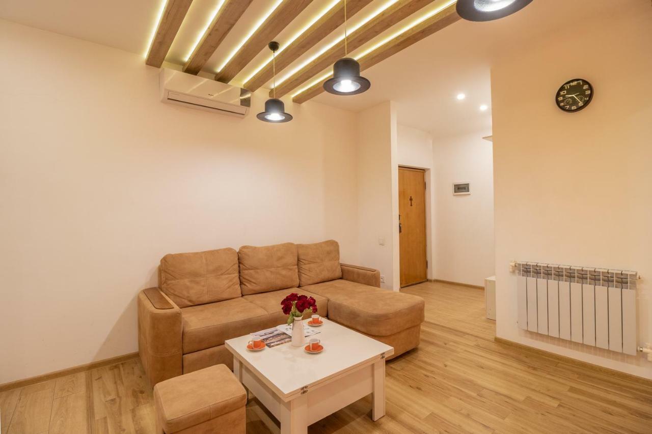 יירבאן Stay Inn Apartments On 33 Sayat-Nova Avenue מראה חיצוני תמונה
